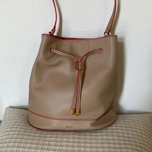 Bucket bag